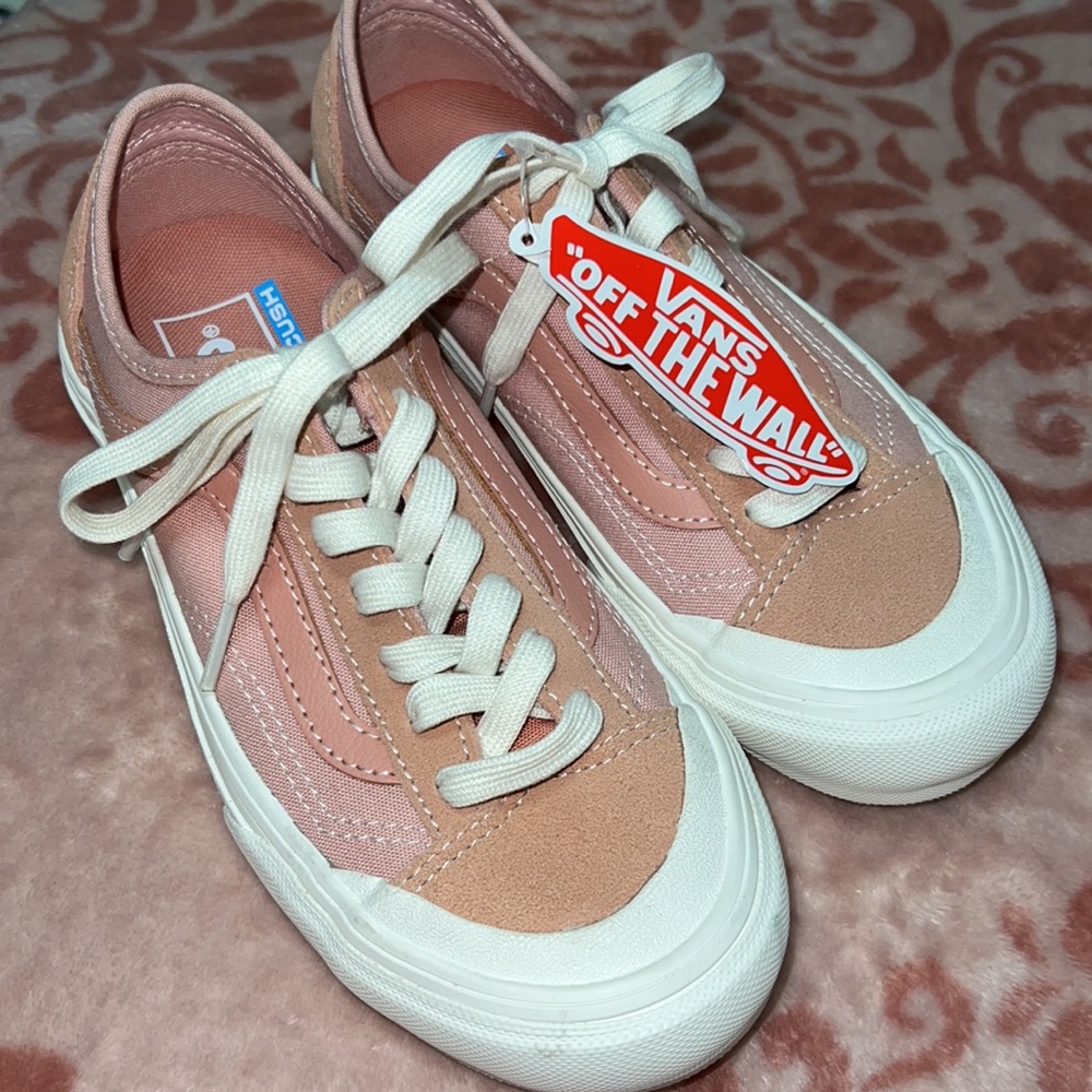 ✨NWT✨VANS Ultra Cush canvas/suede Pink Sneakers